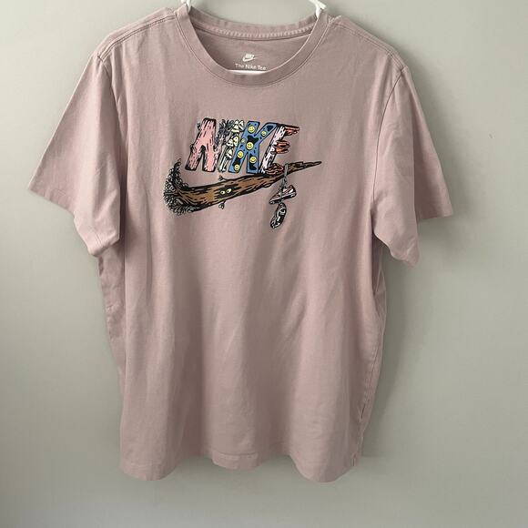 Nike Tops - Nike Graphic Tee in Light Pink Sz L